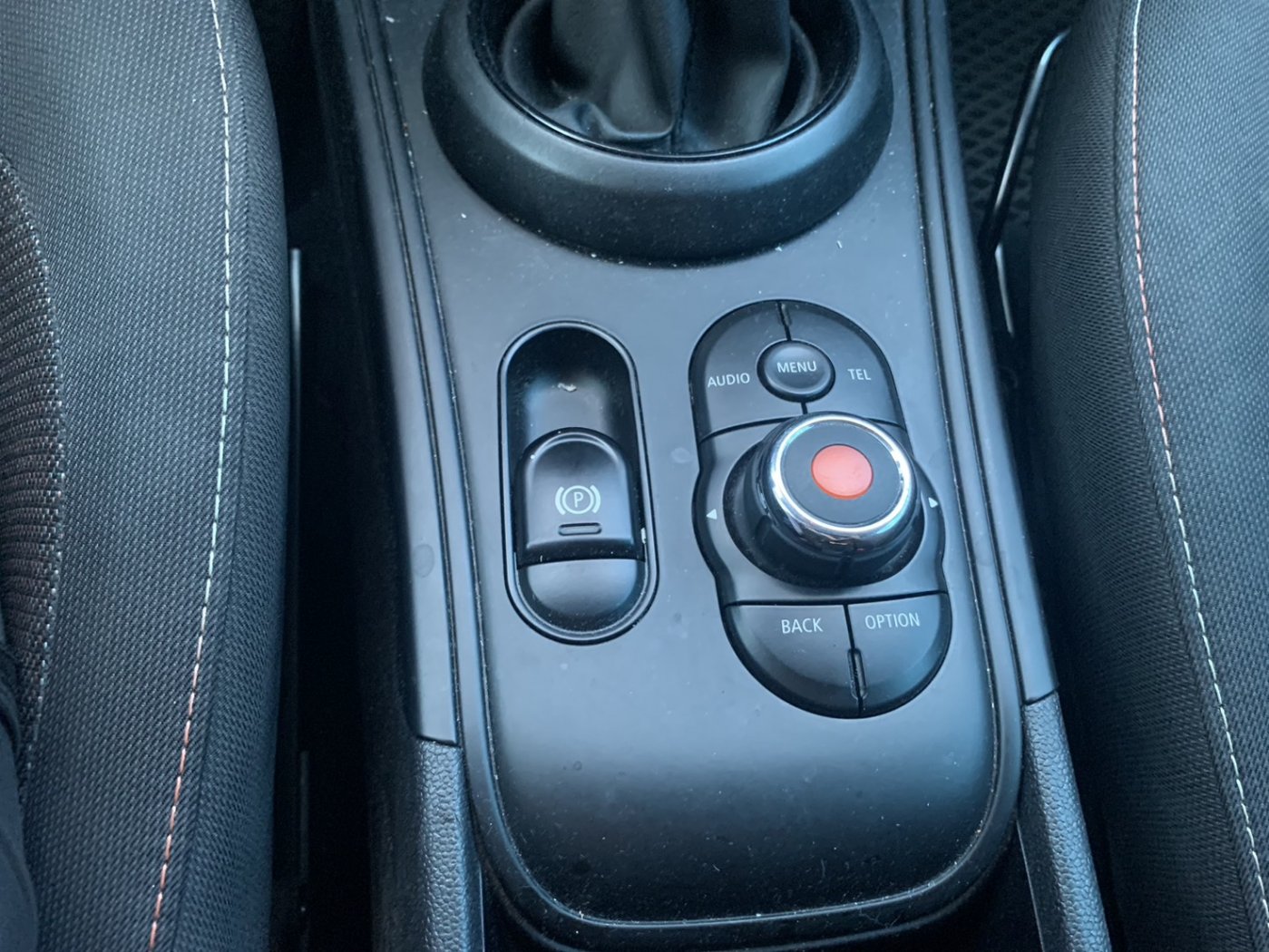 Mini 迷你 ／ Cooper ／ 2017年 ／ 2017年Mini Cooper  白黑色 迷你中古車 ／ MG車庫(台南)
