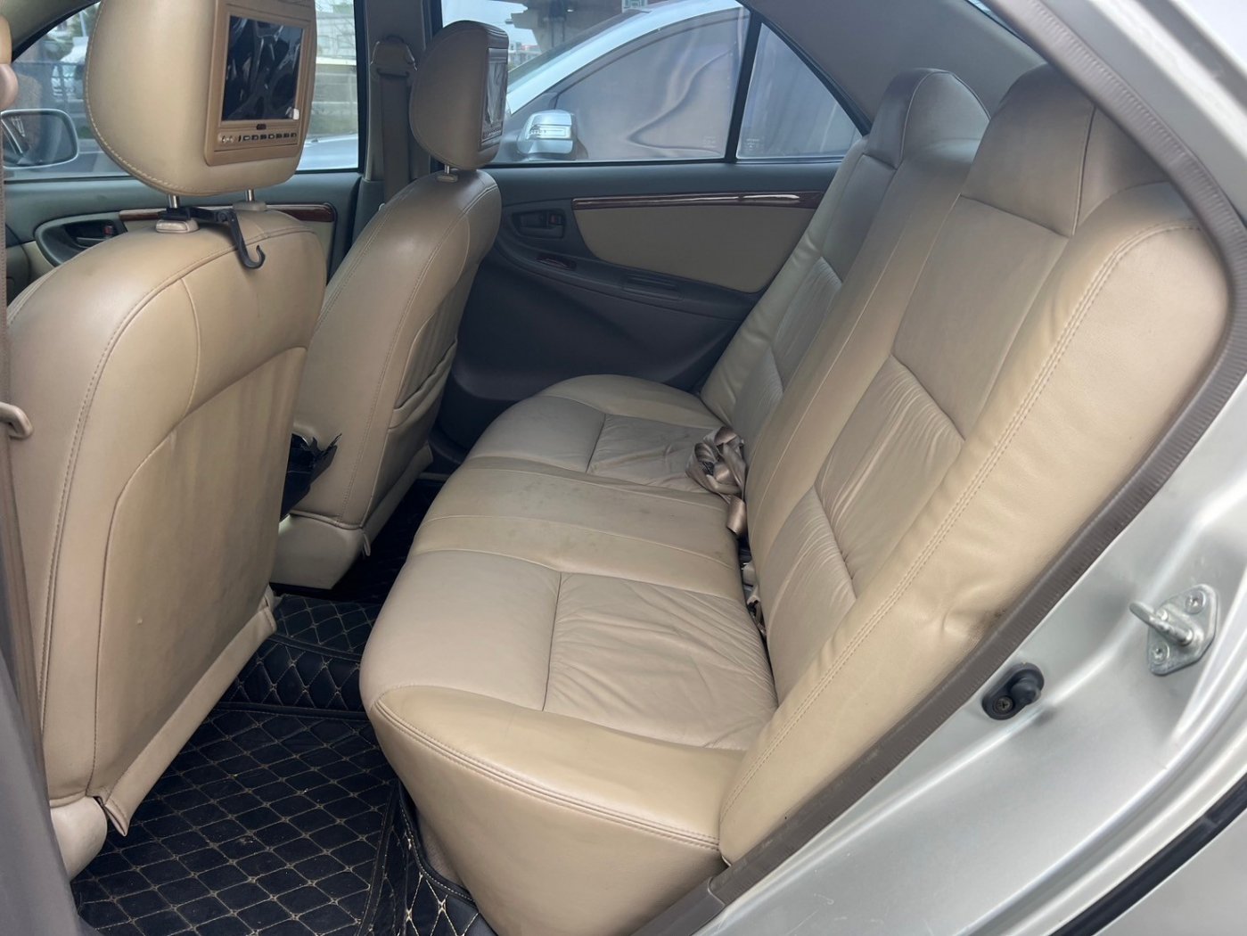 Toyota 豐田 ／ Vios ／ 2004年 ／ 2004年 Toyota Vios 銀色 豐田中古車 ／ MG車庫(六甲)
