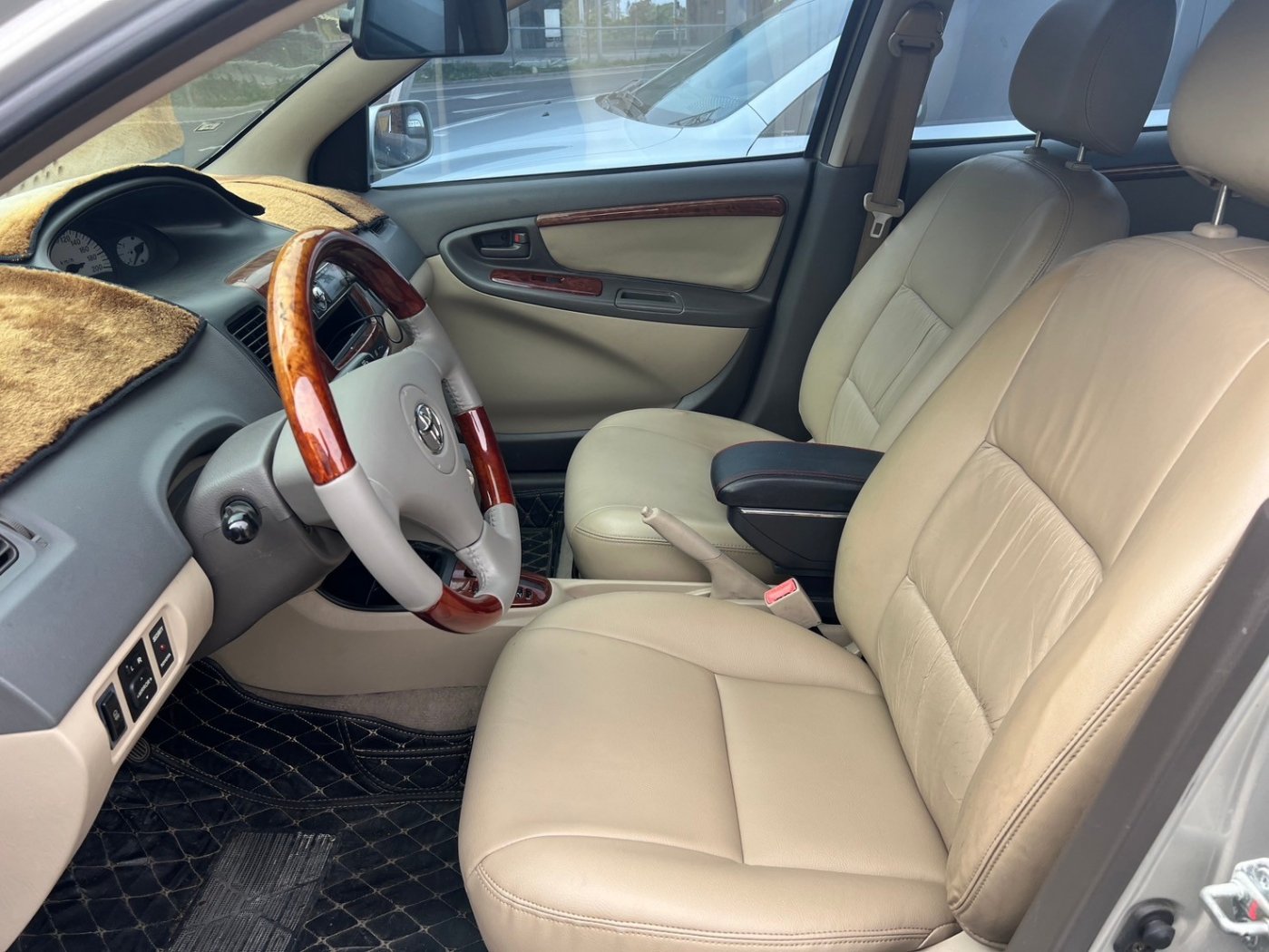 Toyota 豐田 ／ Vios ／ 2004年 ／ 2004年 Toyota Vios 銀色 豐田中古車 ／ MG車庫(六甲)
