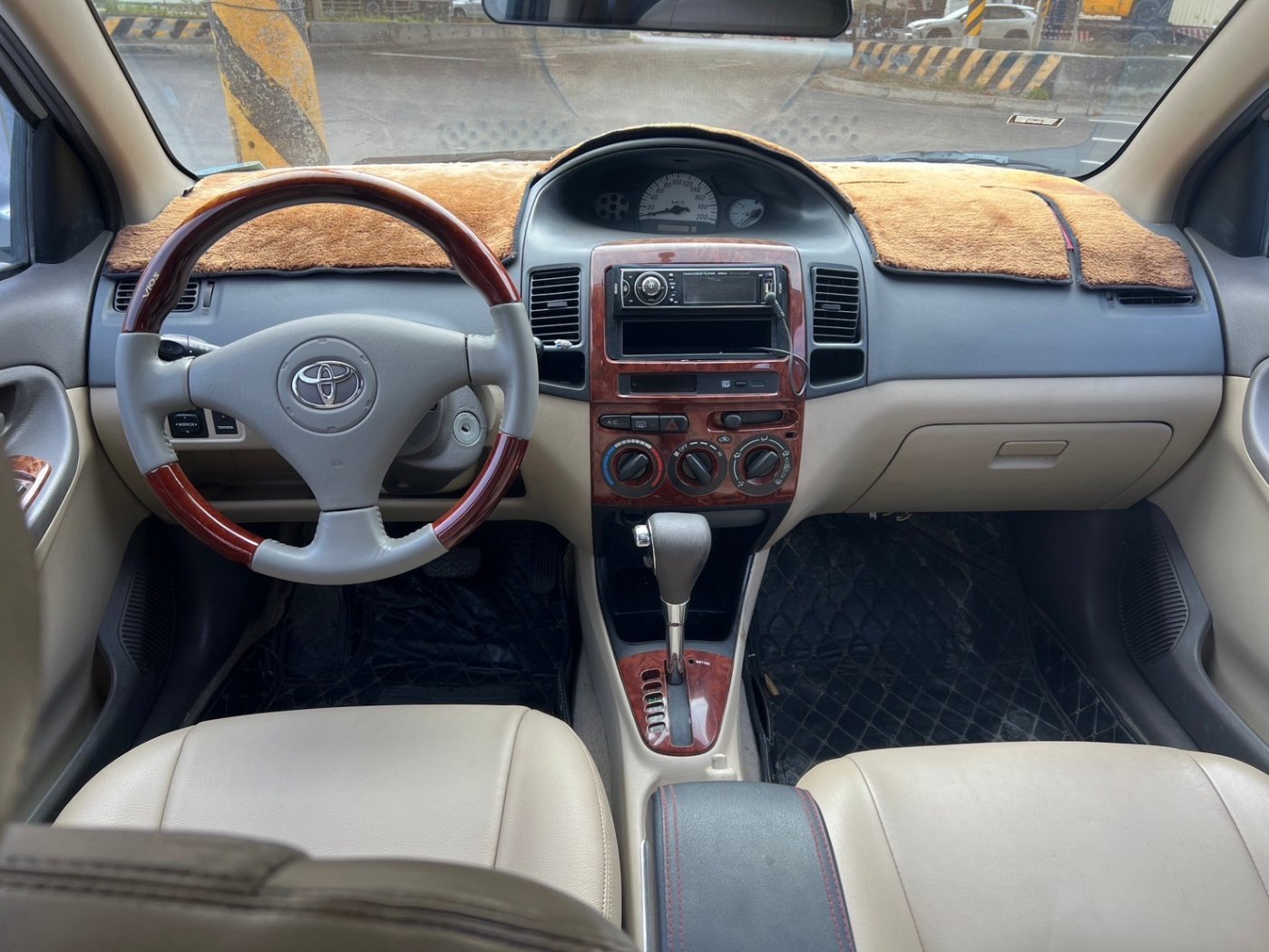 Toyota 豐田 ／ Vios ／ 2004年 ／ 2004年 Toyota Vios 銀色 豐田中古車 ／ MG車庫(六甲)
