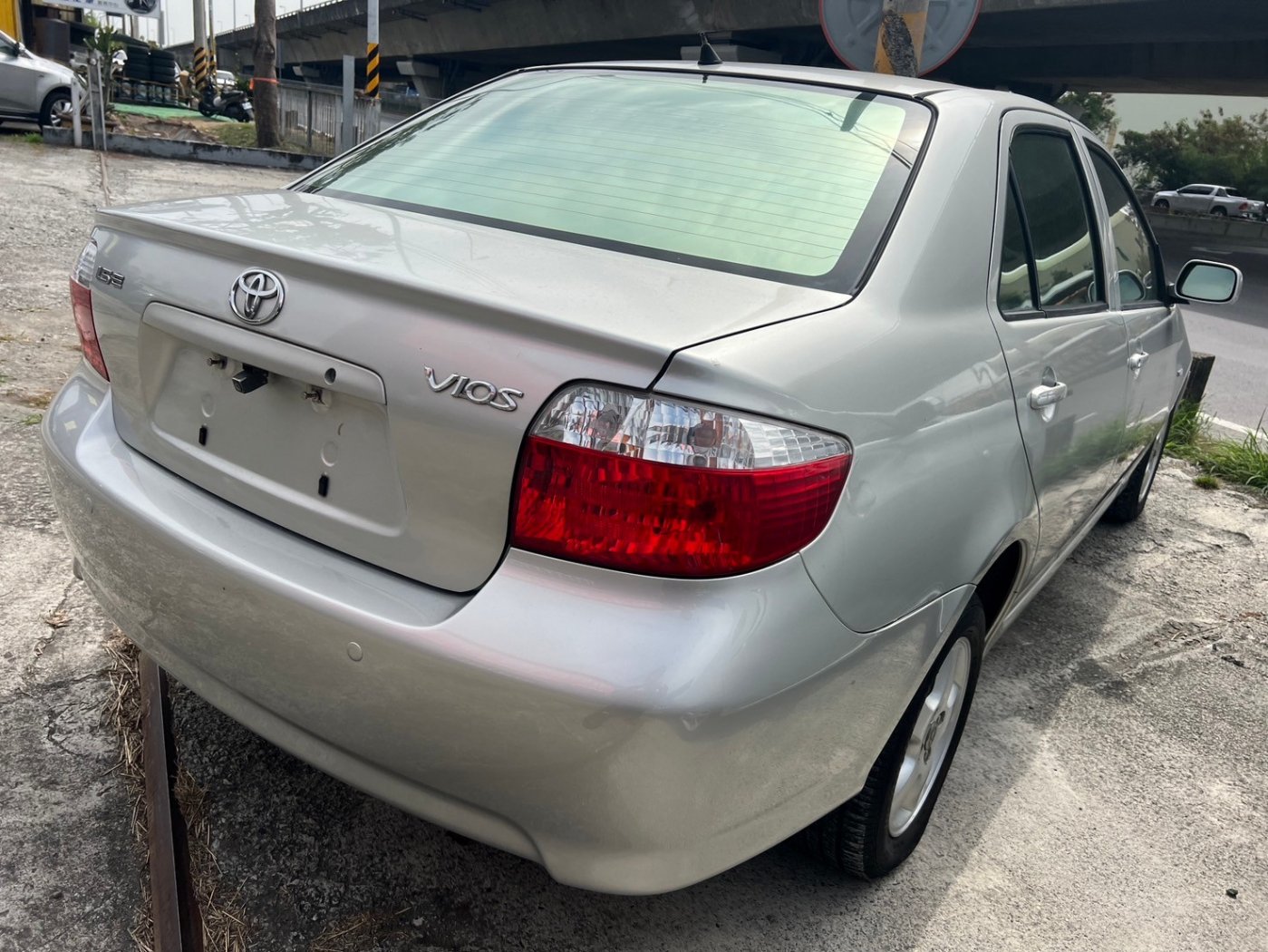 Toyota 豐田 ／ Vios ／ 2004年 ／ 2004年 Toyota Vios 銀色 豐田中古車 ／ MG車庫(六甲)