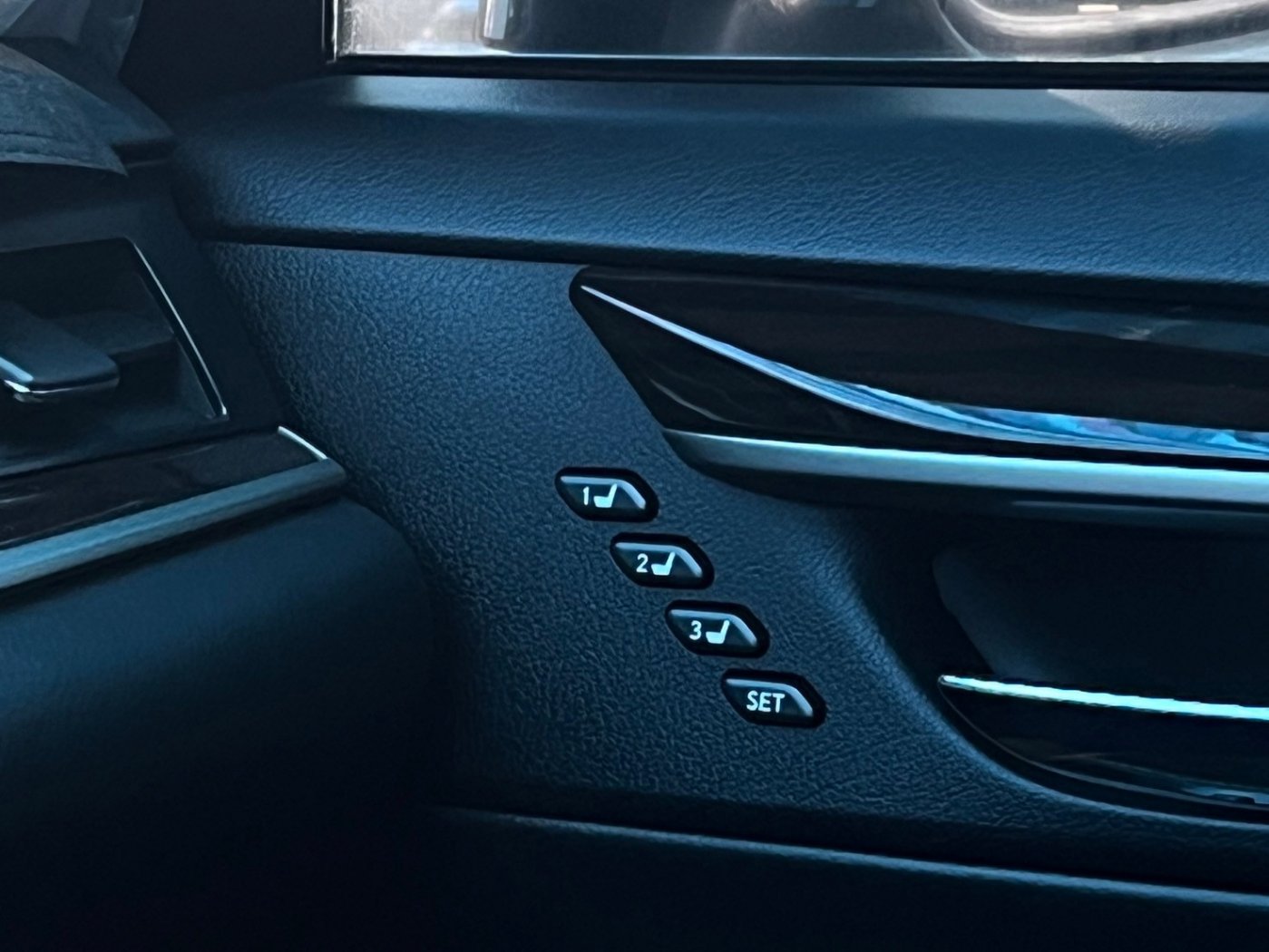 Lexus 凌志 ／ ES 系列 ／ 2017年 ／ 2017年 Lexus ES300h 黑色 油電混合 凌志中古車 ／ 九肇匯元汽車 (台南)