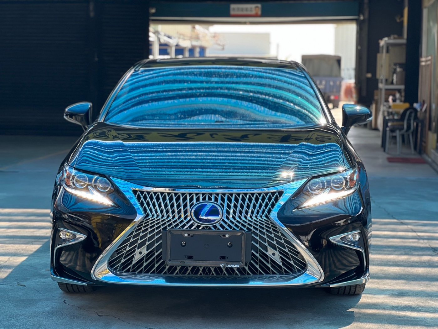 Lexus 凌志 ／ ES 系列 ／ 2017年 ／ 2017年 Lexus ES300h 黑色 油電混合 凌志中古車 ／ 九肇匯元汽車 (台南)