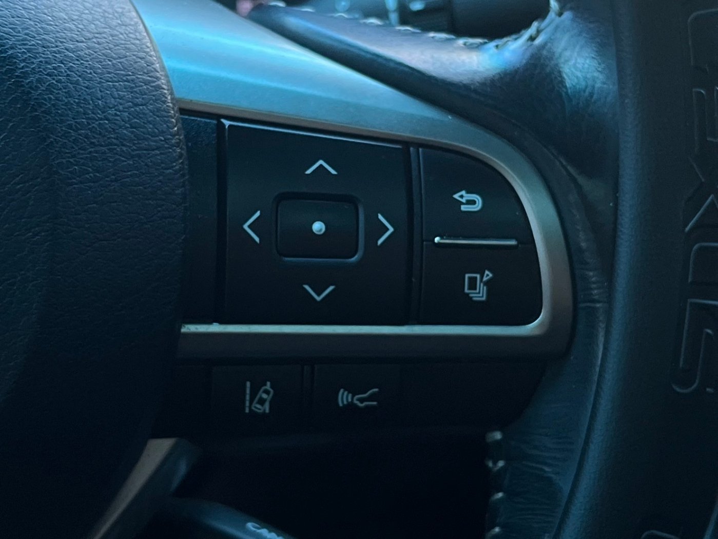 Lexus 凌志 ／ ES 系列 ／ 2017年 ／ 2017年 Lexus ES300h 黑色 油電混合 凌志中古車 ／ 九肇匯元汽車 (台南)