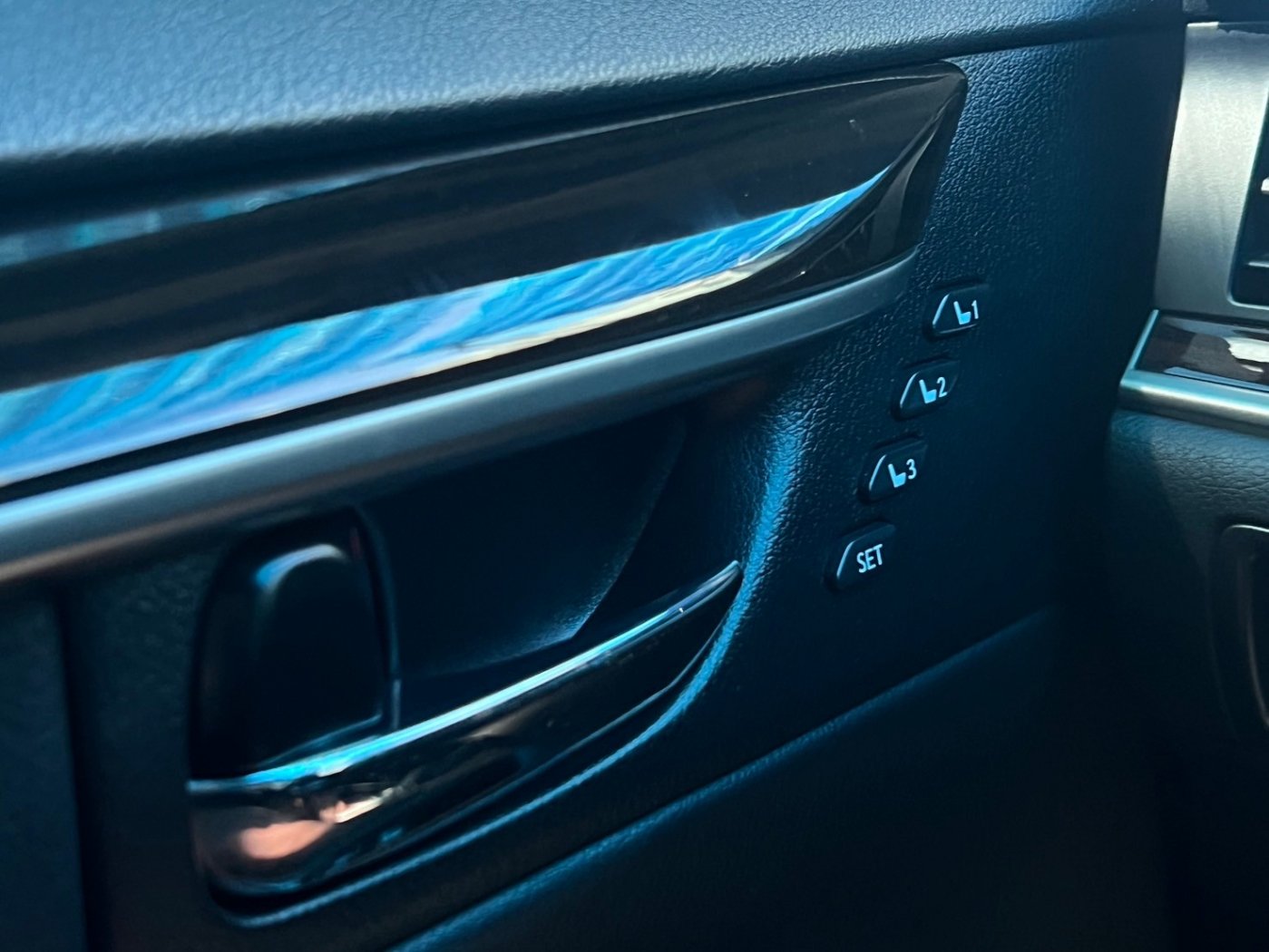 Lexus 凌志 ／ ES 系列 ／ 2017年 ／ 2017年 Lexus ES300h 黑色 油電混合 凌志中古車 ／ 九肇匯元汽車 (台南)