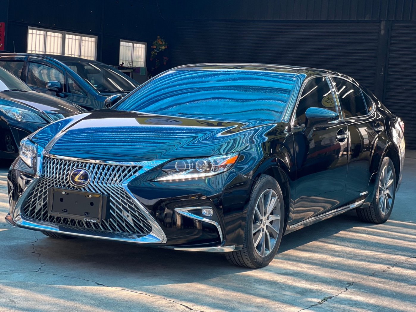 Lexus 凌志/ES 系列/2017/2494c.c/九肇匯元汽車 (台南)