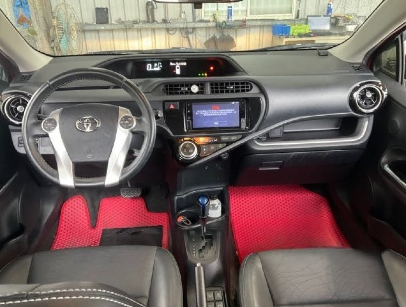 Toyota 豐田 ／ Prius ／ 2016年 ／ 2016年Toyota Prius c紅色 豐田中古車 ／ 九肇匯元汽車 (台南)