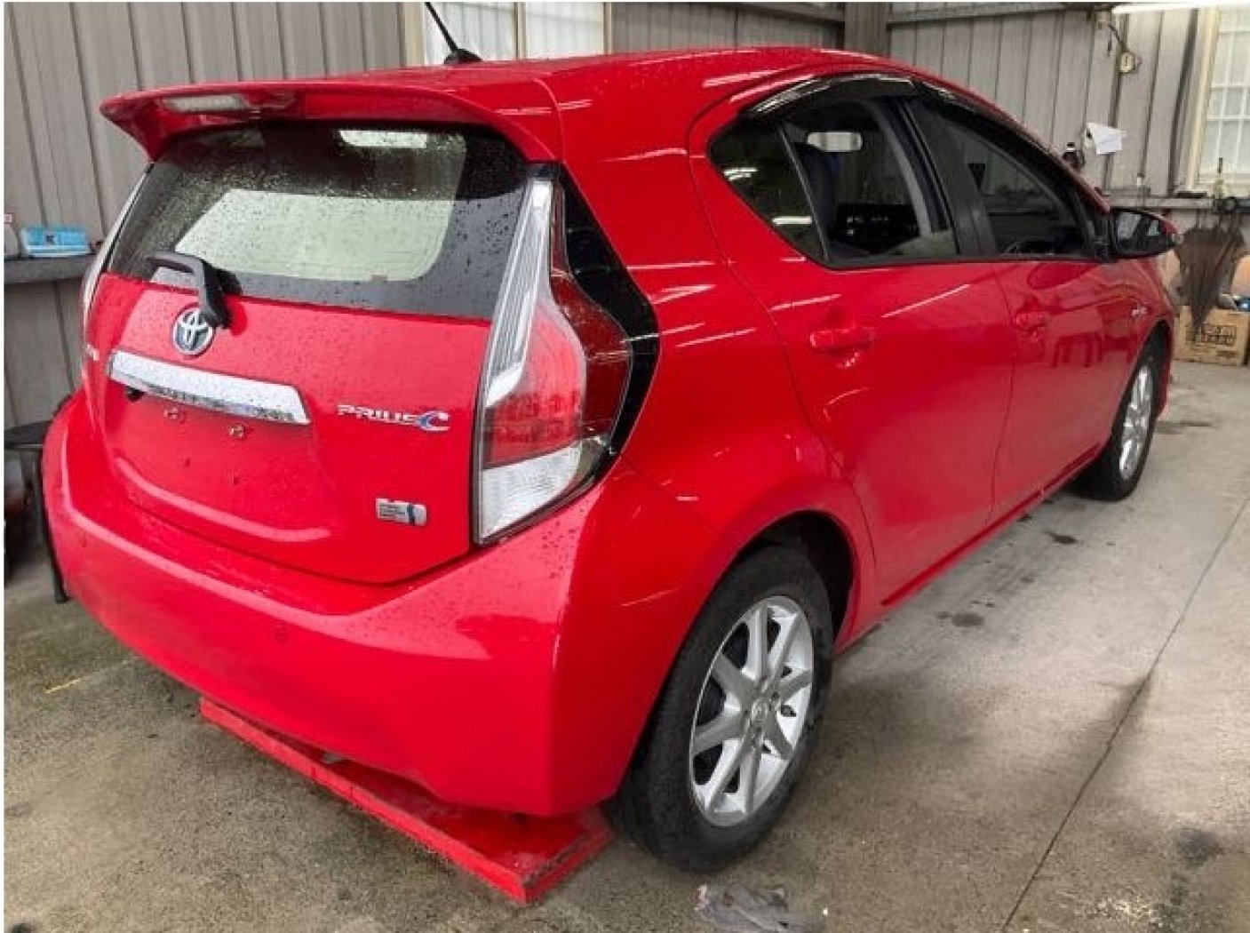Toyota 豐田 ／ Prius ／ 2016年 ／ 2016年Toyota Prius c紅色 豐田中古車 ／ 九肇匯元汽車 (台南)