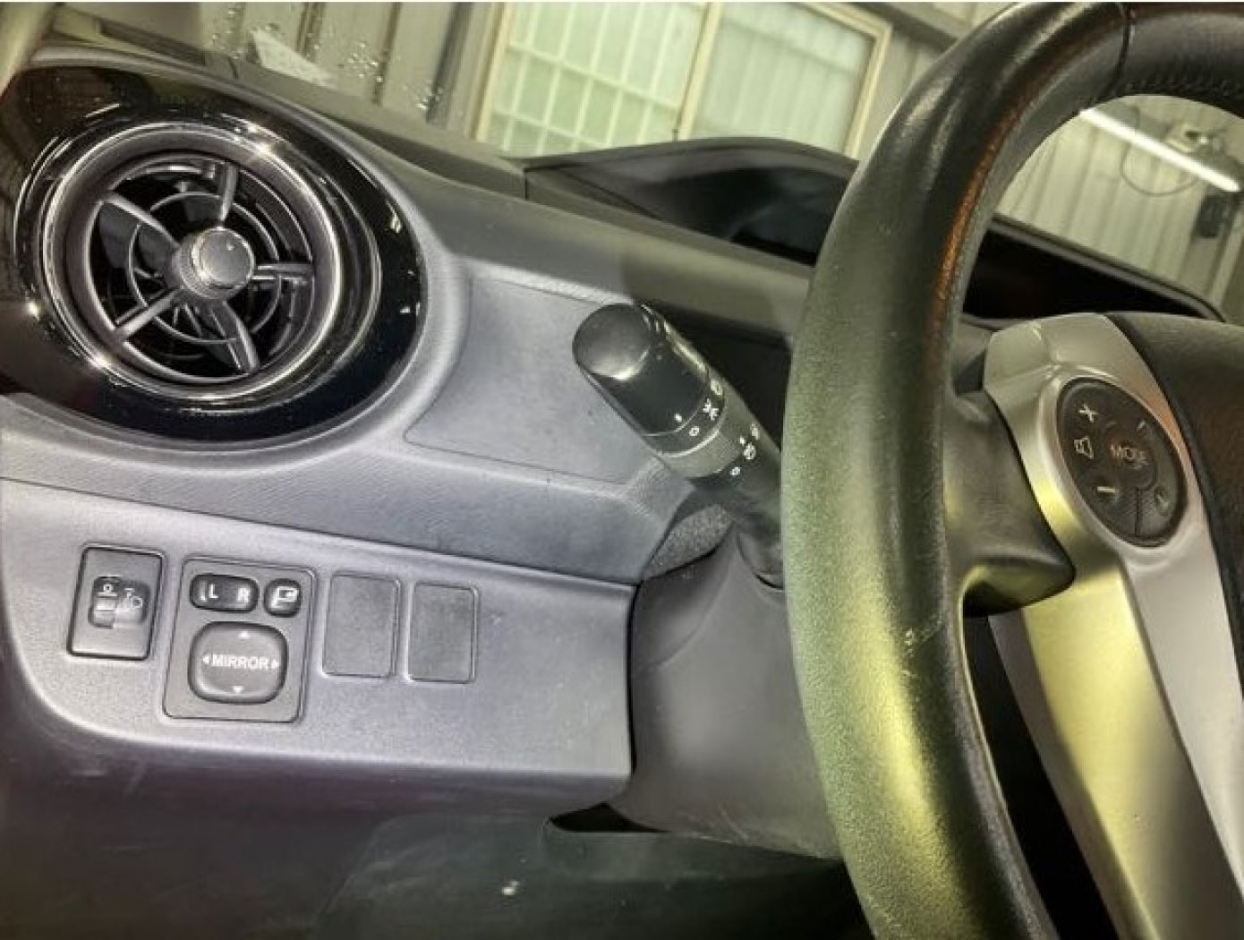 Toyota 豐田 ／ Prius ／ 2016年 ／ 2016年Toyota Prius c紅色 豐田中古車 ／ 九肇匯元汽車 (台南)