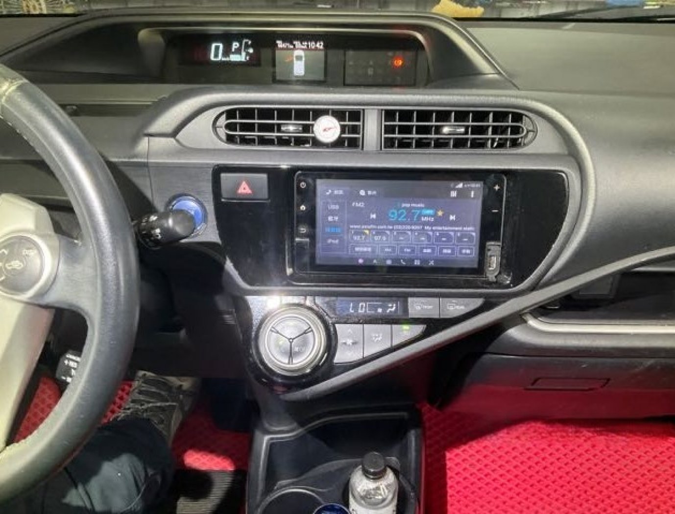 Toyota 豐田 ／ Prius ／ 2016年 ／ 2016年Toyota Prius c紅色 豐田中古車 ／ 九肇匯元汽車 (台南)