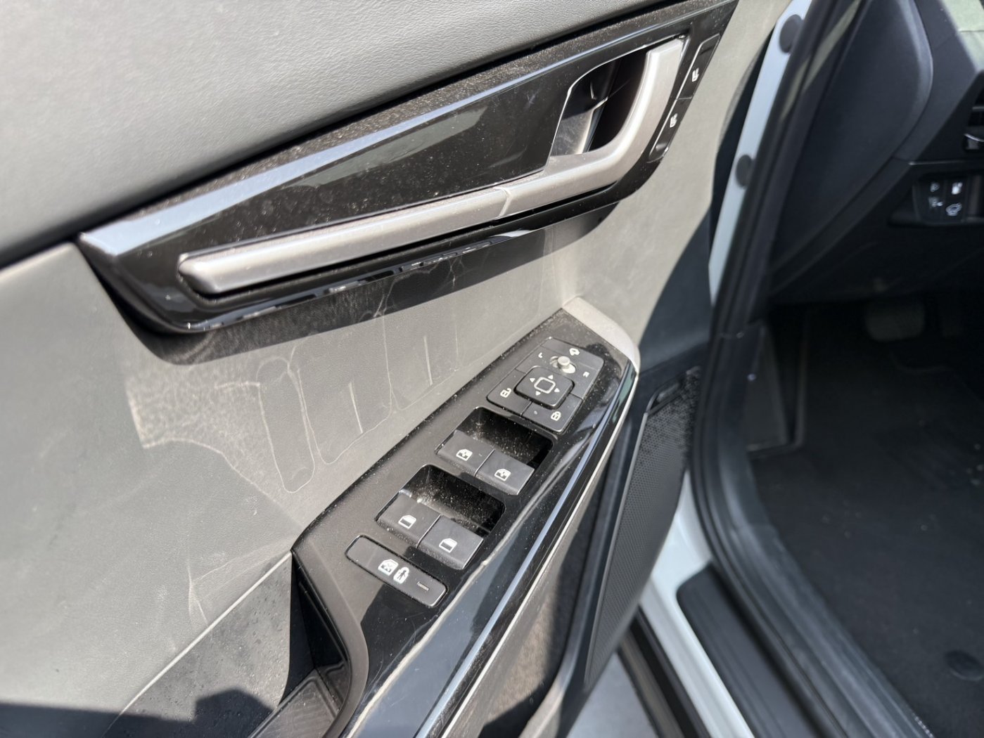 Kia 起亞 ／ EV6 ／ 2022年 ／ 2022年Kia EV6 白色 起亞中古車 ／ 成交區