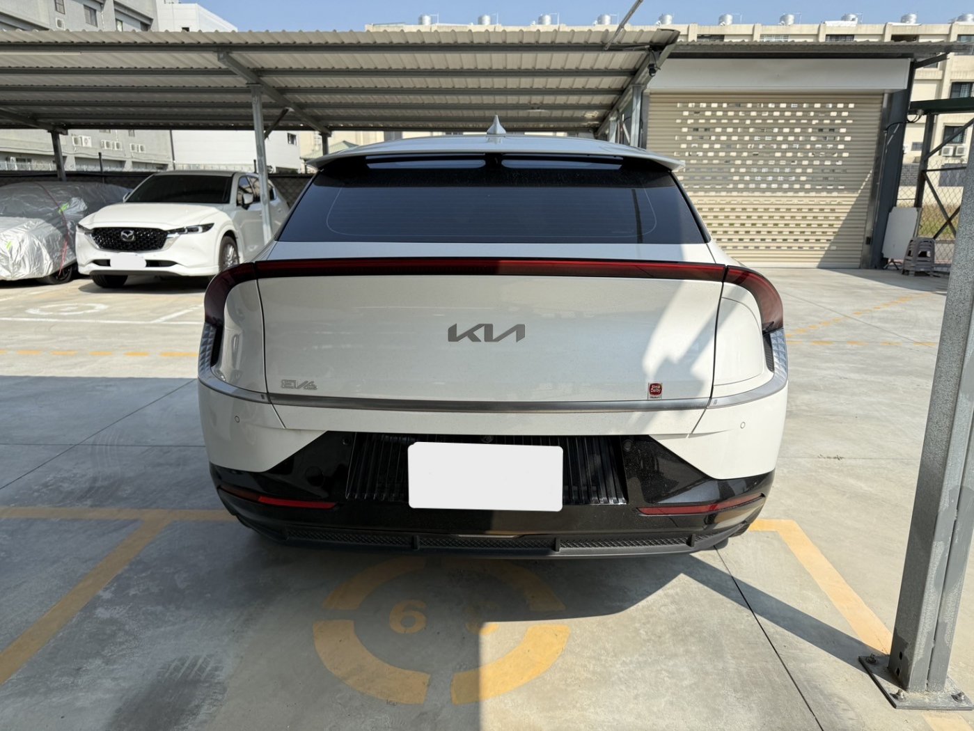 Kia 起亞 ／ EV6 ／ 2022年 ／ 2022年Kia EV6 白色 起亞中古車 ／ 成交區