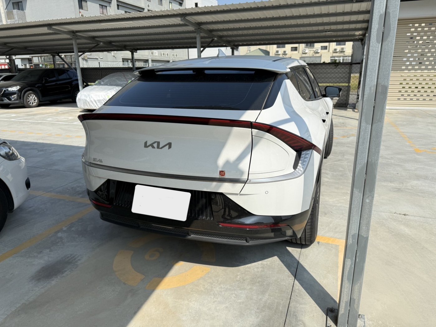Kia 起亞 ／ EV6 ／ 2022年 ／ 2022年Kia EV6 白色 起亞中古車 ／ 成交區