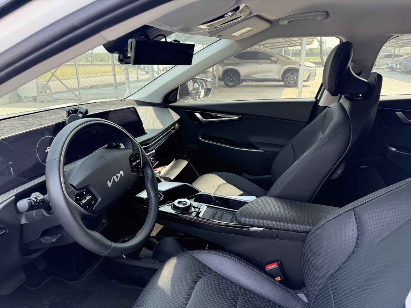 Kia 起亞 ／ EV6 ／ 2022年 ／ 2022年Kia EV6 白色 起亞中古車 ／ 成交區