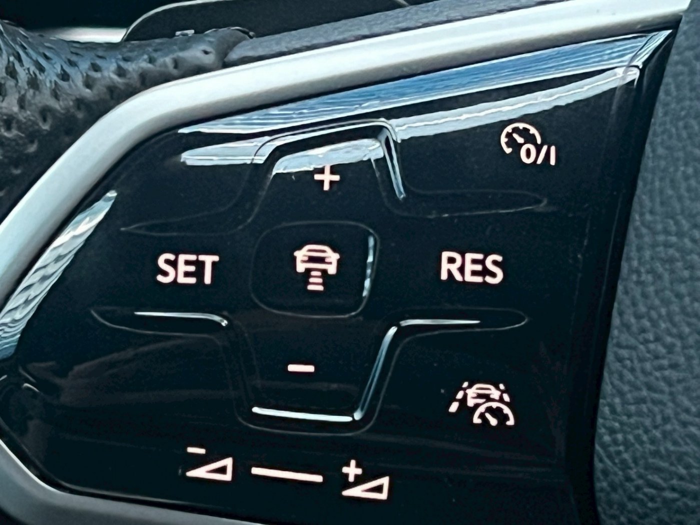 VW 福斯 ／ Golf ／ 2021年 ／ 2021年 VW Golf GTI 2.0  紅色 福斯中古車 ／ MG車庫(台南)