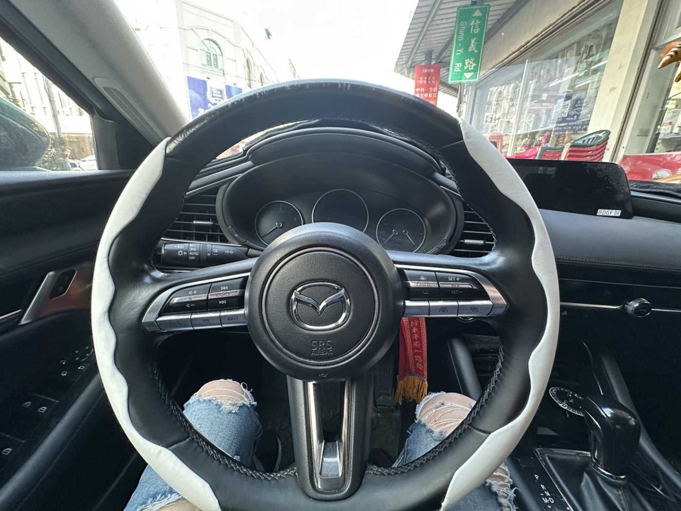 Mazda 馬自達 ／ Mazda 3 ／ 2022年 ／ 2022年Mazda 3 黑色 馬自達中古車 ／ 待入庫