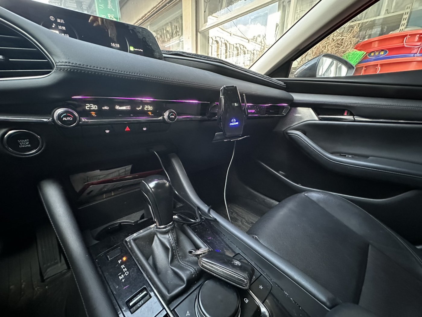 Mazda 馬自達 ／ Mazda 3 ／ 2022年 ／ 2022年Mazda 3 黑色 馬自達中古車 ／ 待入庫