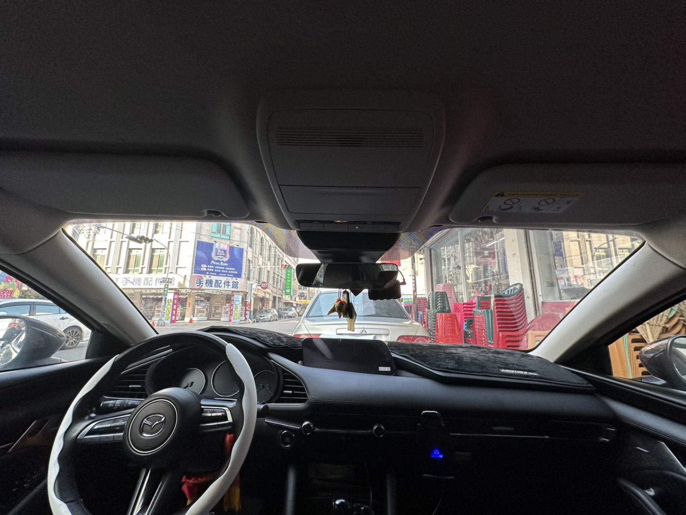 Mazda 馬自達 ／ Mazda 3 ／ 2022年 ／ 2022年Mazda 3 黑色 馬自達中古車 ／ 待入庫