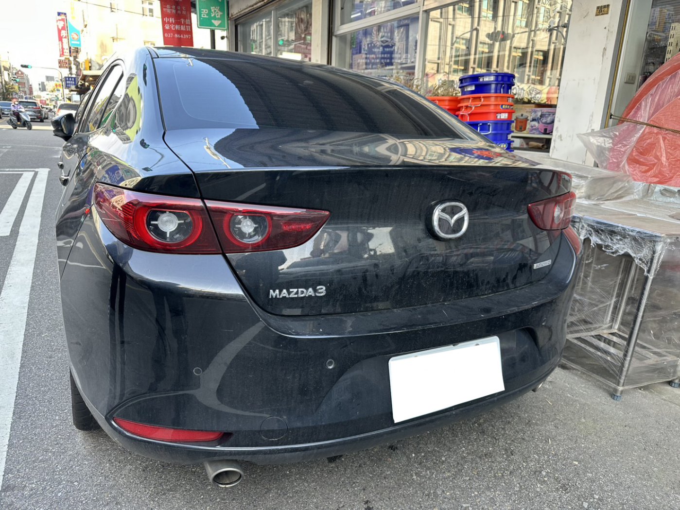 Mazda 馬自達 ／ Mazda 3 ／ 2022年 ／ 2022年Mazda 3 黑色 馬自達中古車 ／ 待入庫