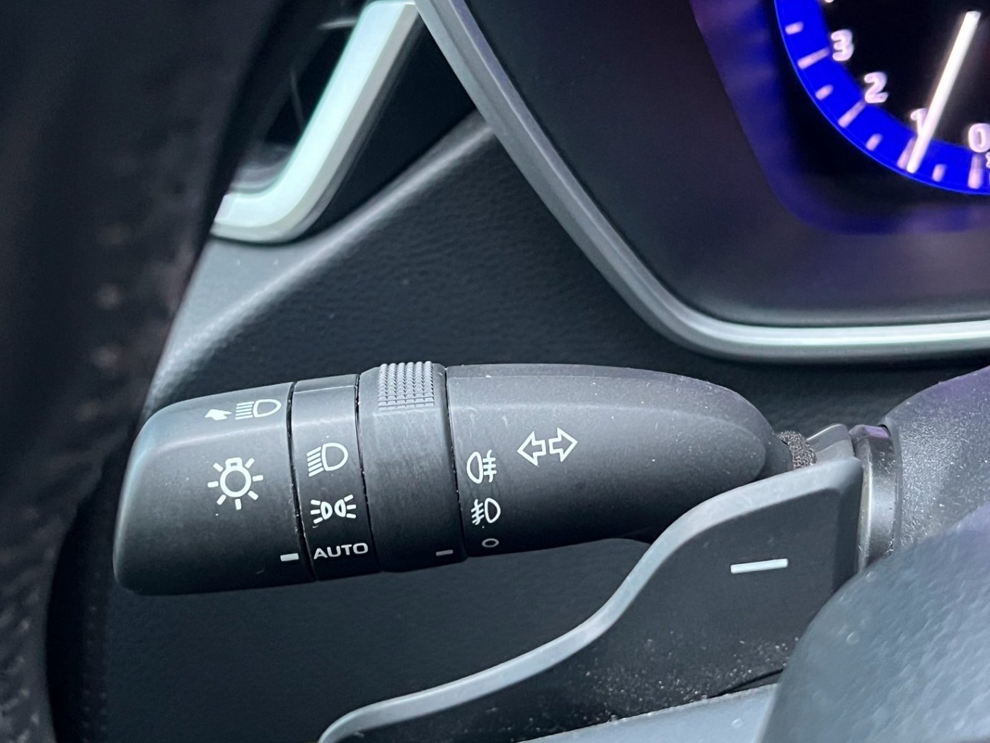 Toyota 豐田 ／ Auris ／ 2019年 ／ 2019年 Toyota Auris 白黑色 豐田中古車 ／ 成交區