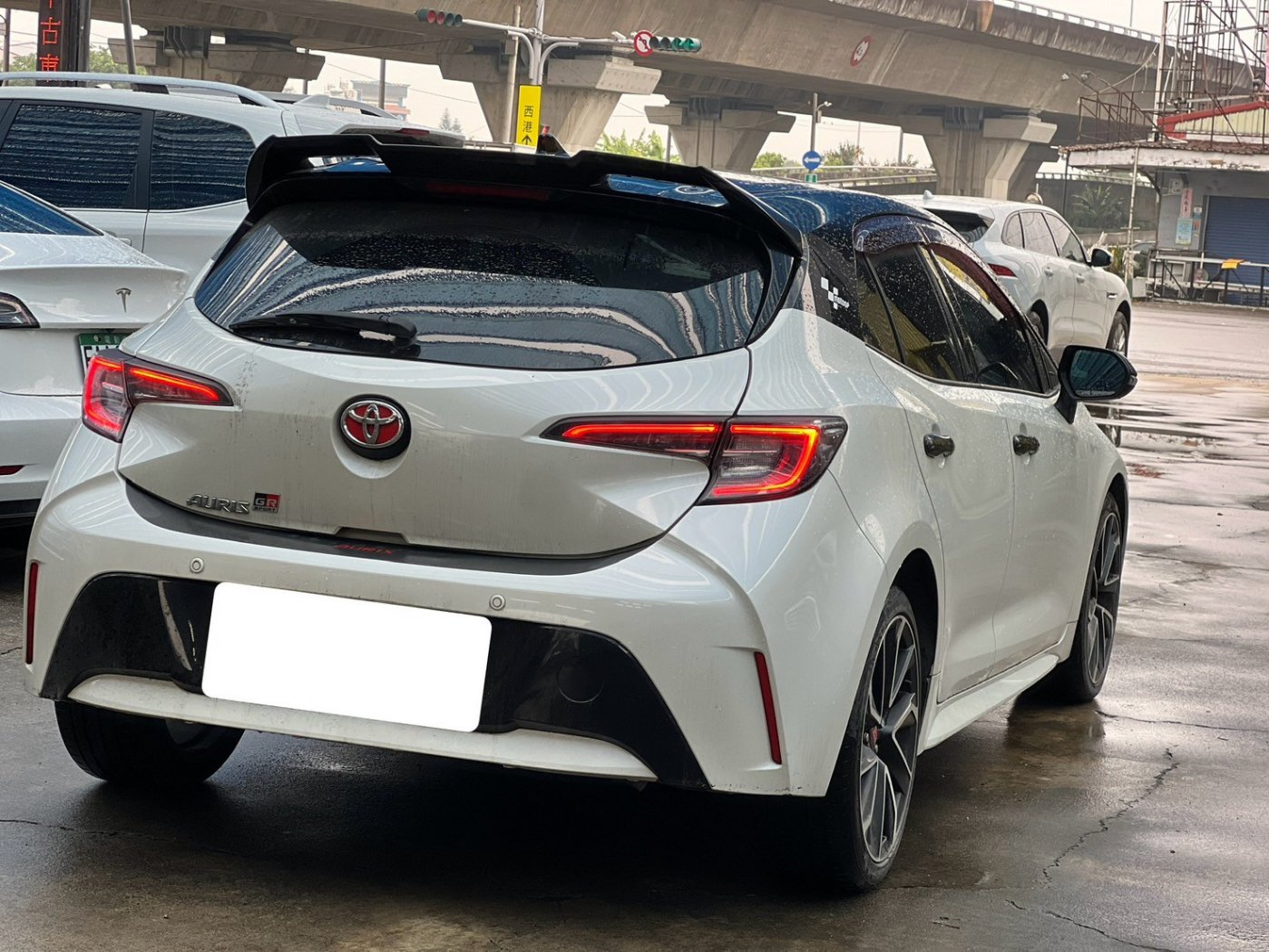 Toyota 豐田 ／ Auris ／ 2019年 ／ 2019年 Toyota Auris 白黑色 豐田中古車 ／ 成交區