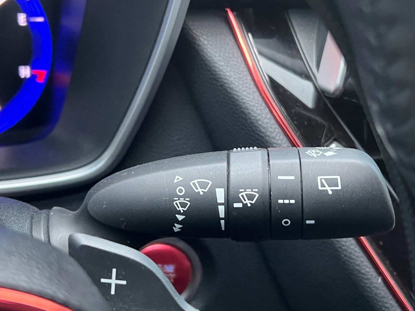 Toyota 豐田 ／ Auris ／ 2019年 ／ 2019年 Toyota Auris 白黑色 豐田中古車 ／ 成交區