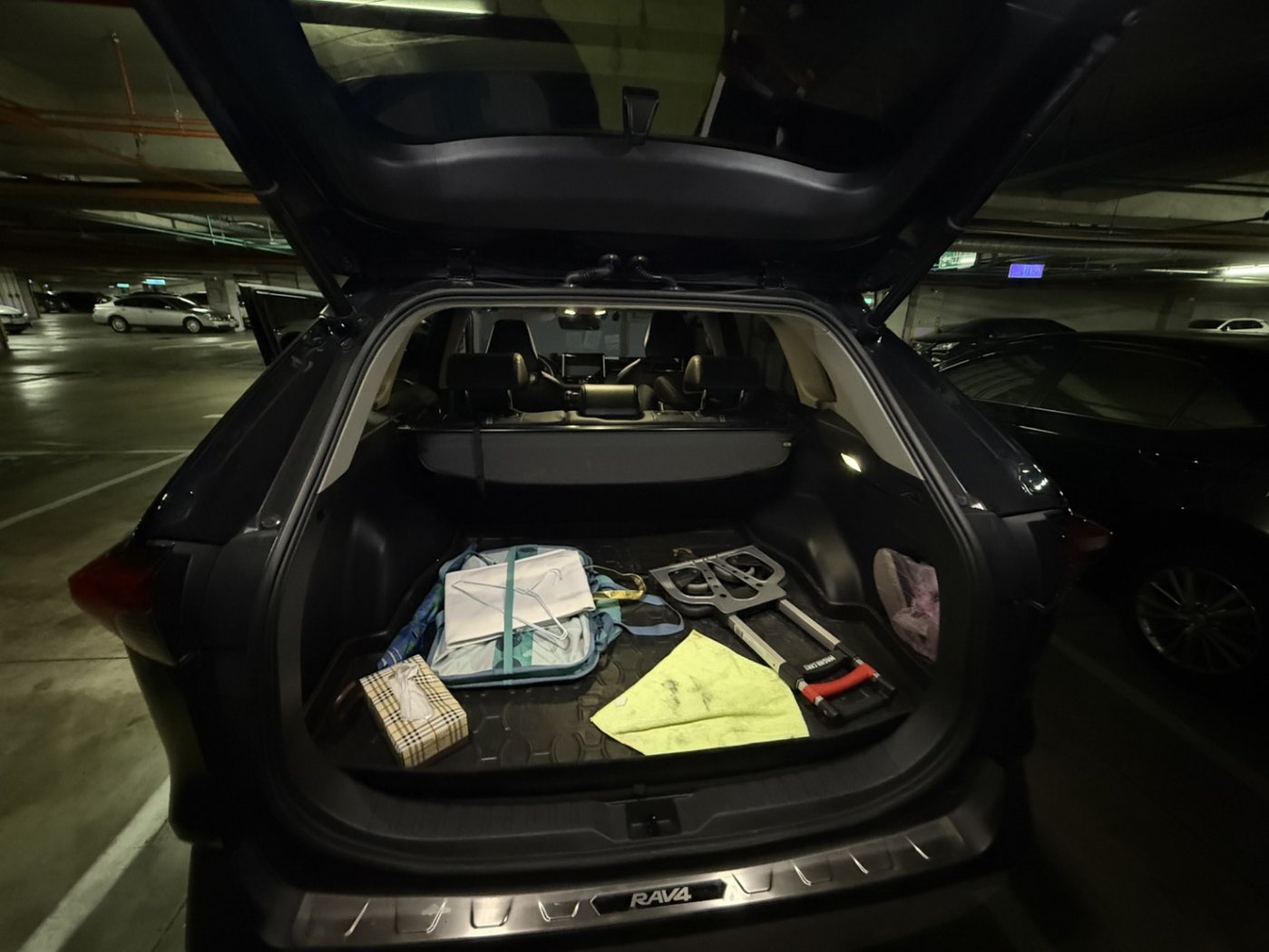 Toyota 豐田 ／ RAV4 ／ 2022年 ／ 2022年Toyota RAV4 黑色 豐田中古車 ／ 成交區