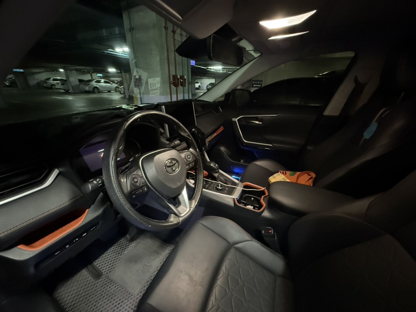 Toyota 豐田 ／ RAV4 ／ 2022年 ／ 2022年Toyota RAV4 黑色 豐田中古車 ／ 成交區