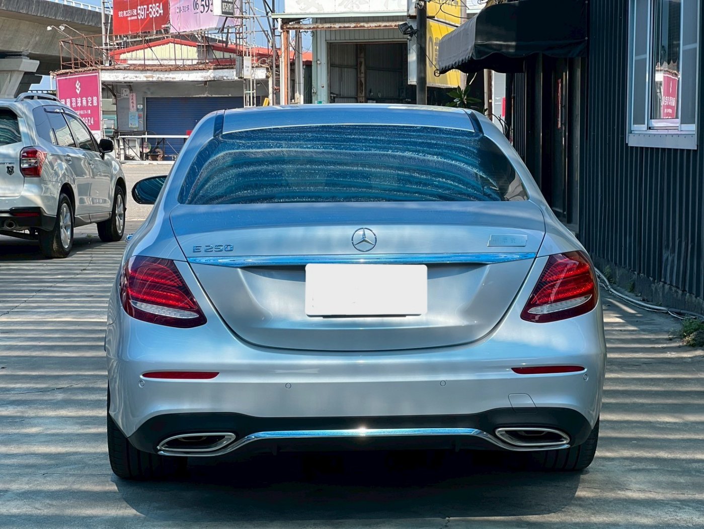 Benz 賓士 ／ E-Class ／ 2017年 ／ 2017年 Benz E250 銀色 賓士中古車 ／ MG車庫(台南)