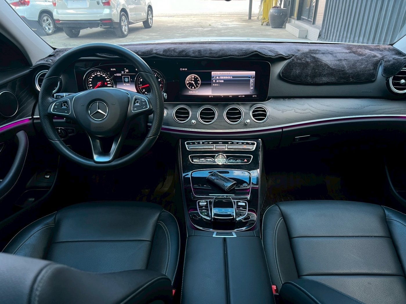 Benz 賓士 ／ E-Class ／ 2017年 ／ 2017年 Benz E250 銀色 賓士中古車 ／ MG車庫(台南)