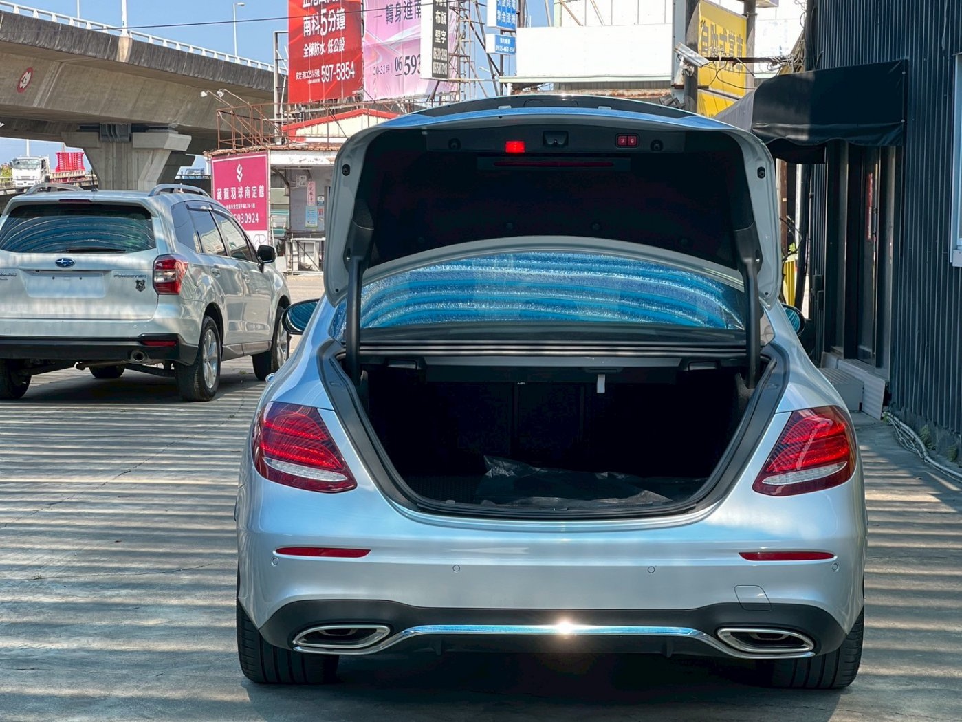 Benz 賓士 ／ E-Class ／ 2017年 ／ 2017年 Benz E250 銀色 賓士中古車 ／ MG車庫(台南)