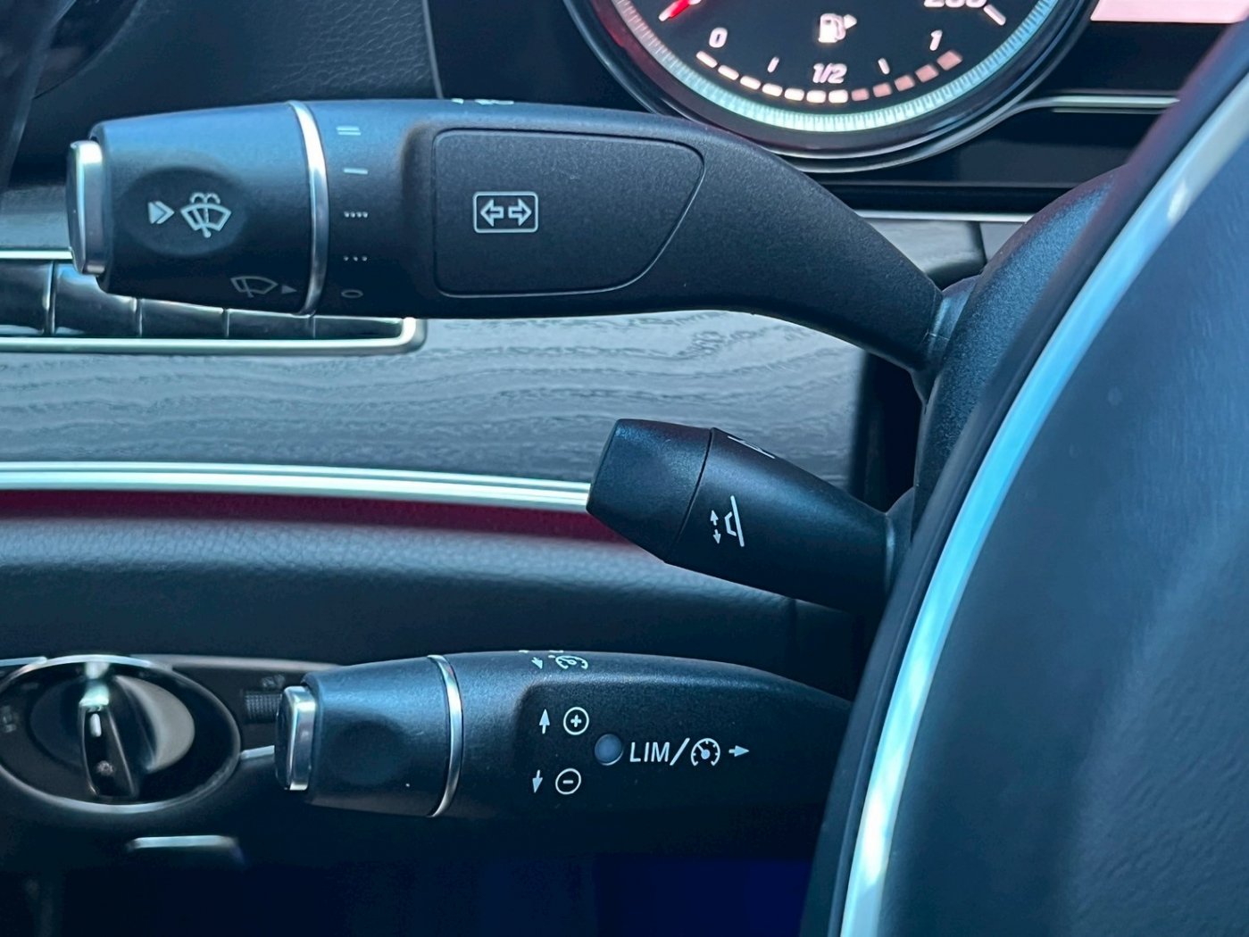 Benz 賓士 ／ E-Class ／ 2017年 ／ 2017年 Benz E250 銀色 賓士中古車 ／ MG車庫(台南)