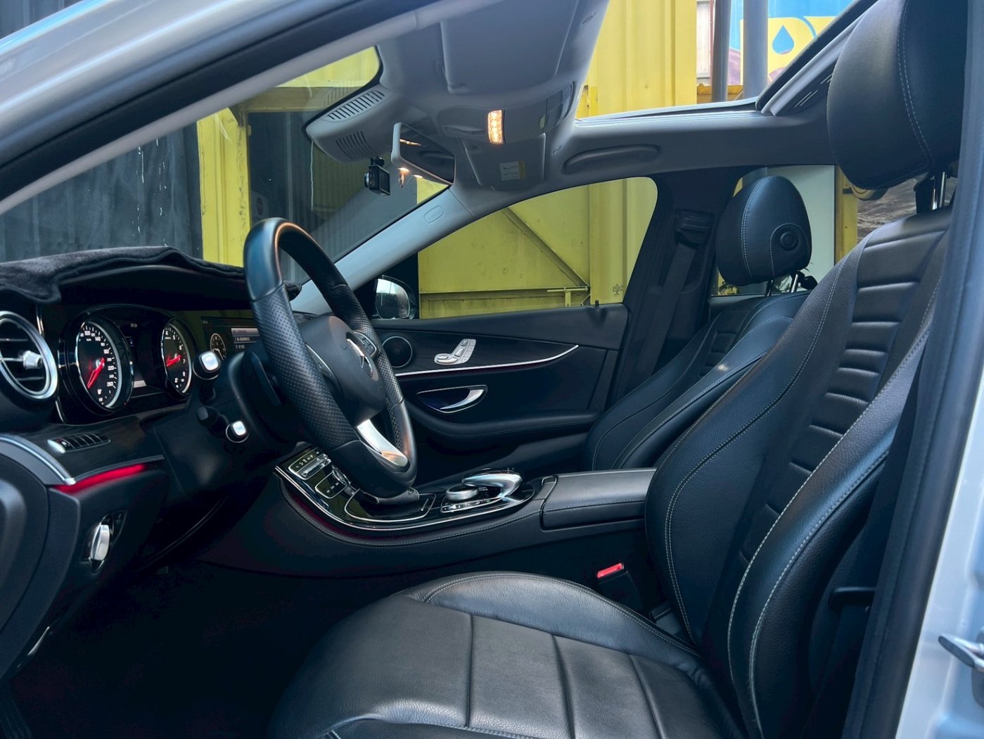 Benz 賓士 ／ E-Class ／ 2017年 ／ 2017年 Benz E250 銀色 賓士中古車 ／ MG車庫(台南)