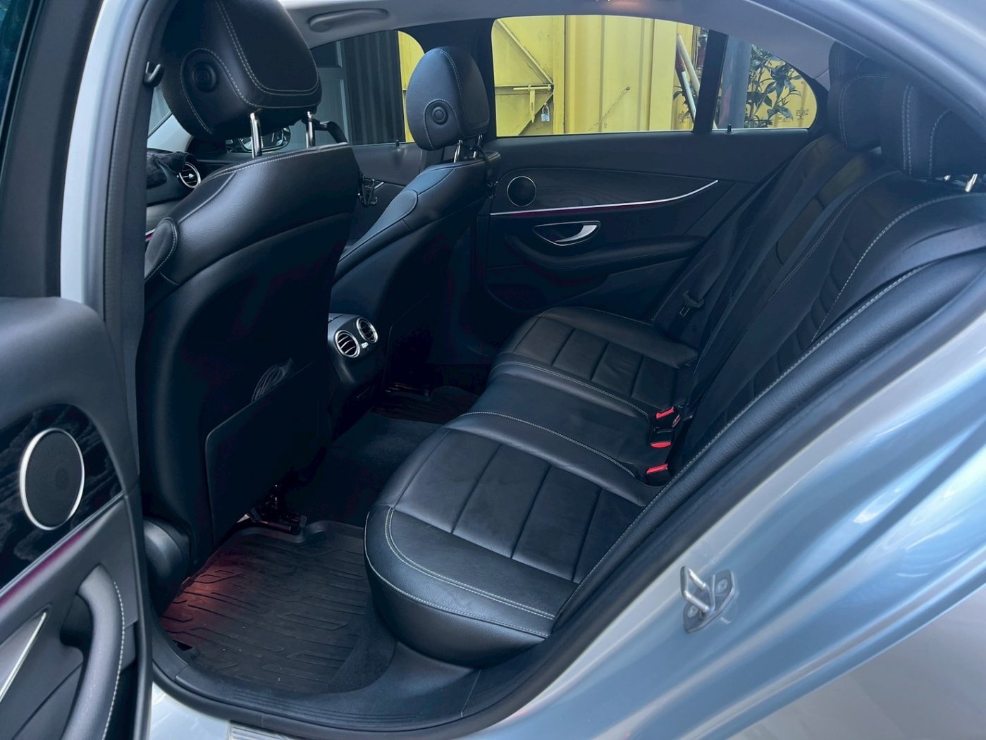 Benz 賓士 ／ E-Class ／ 2017年 ／ 2017年 Benz E250 銀色 賓士中古車 ／ MG車庫(台南)