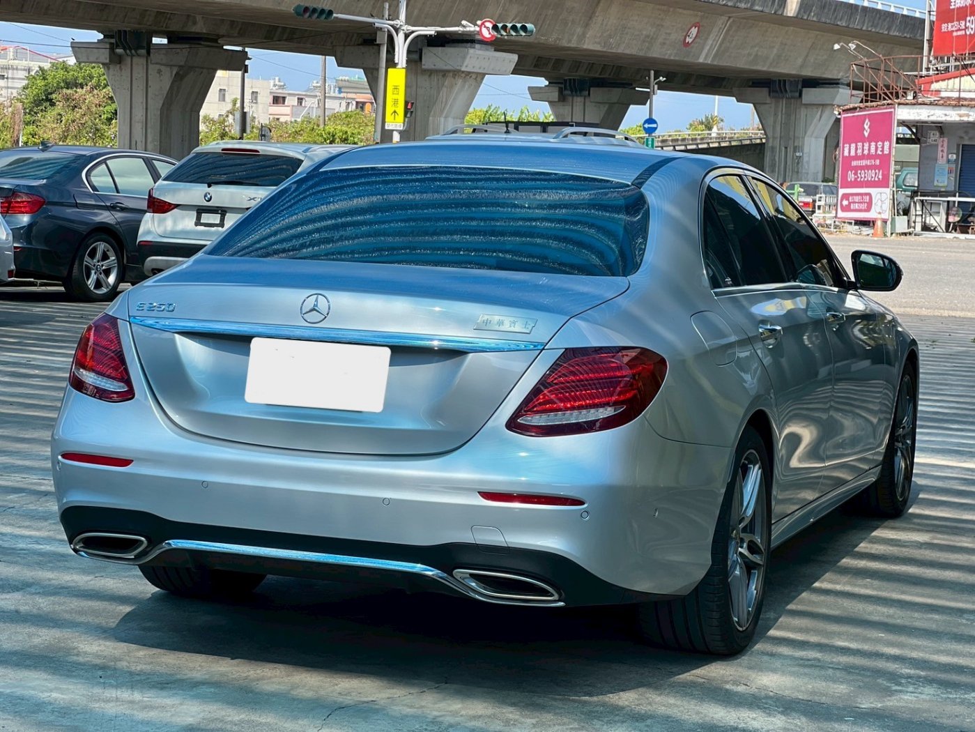 Benz 賓士 ／ E-Class ／ 2017年 ／ 2017年 Benz E250 銀色 賓士中古車 ／ MG車庫(台南)