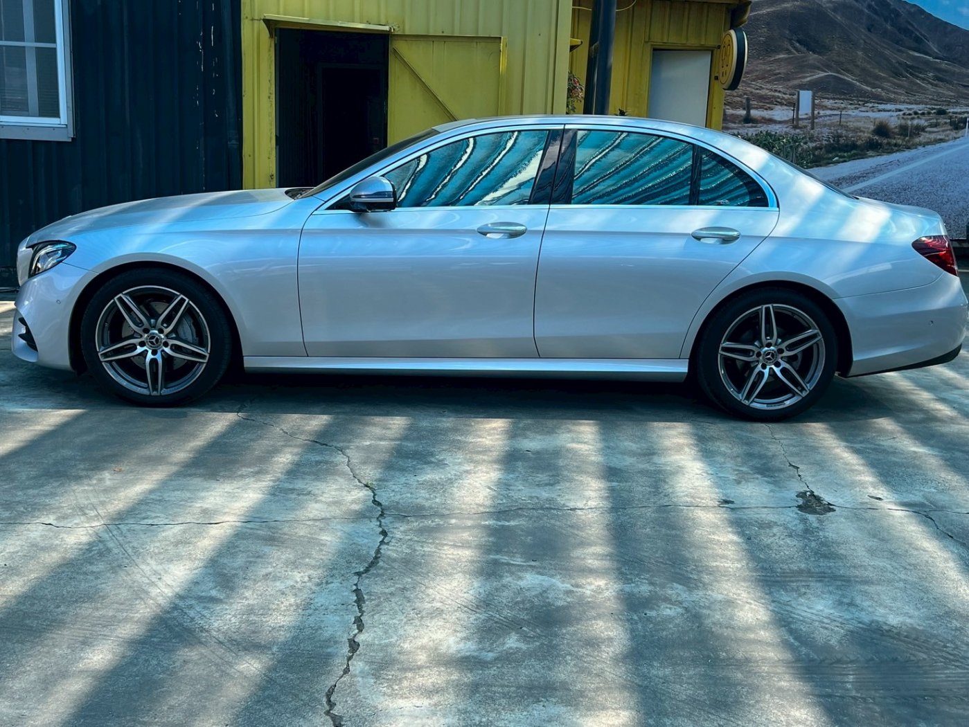 Benz 賓士 ／ E-Class ／ 2017年 ／ 2017年 Benz E250 銀色 賓士中古車 ／ MG車庫(台南)