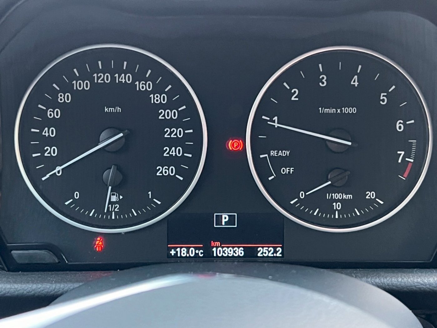 Bmw 寶馬 ／ 2-Series ／ 2015年 ／ 2015年 BMW 218i 紫色 寶馬中古車 ／ 高拍
