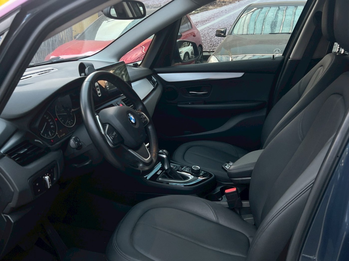 Bmw 寶馬 ／ 2-Series ／ 2015年 ／ 2015年 BMW 218i 紫色 寶馬中古車 ／ 高拍