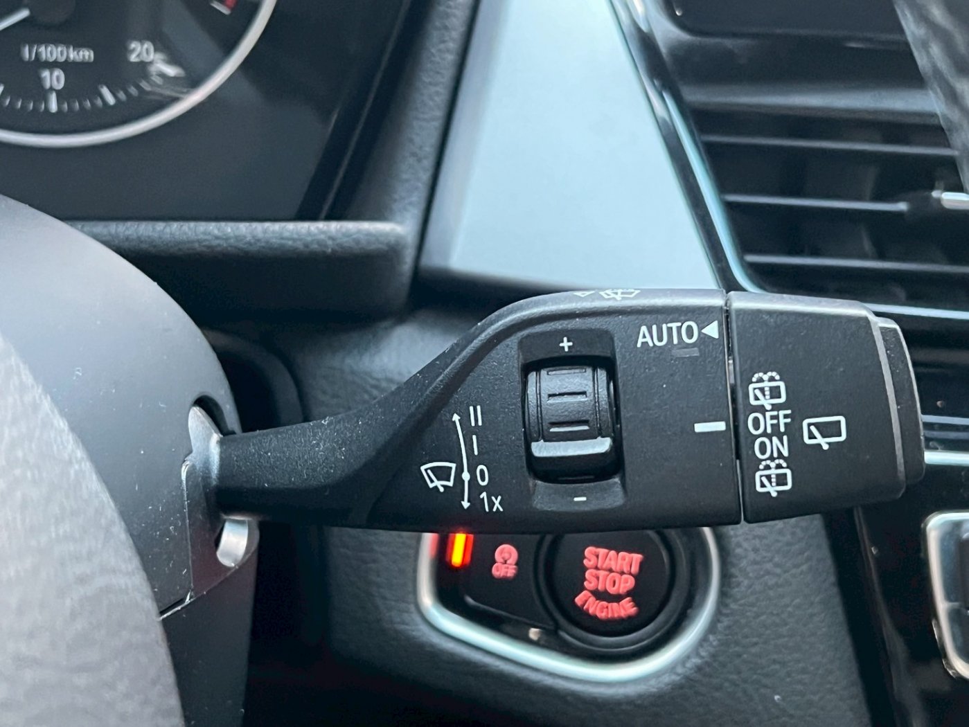 Bmw 寶馬 ／ 2-Series ／ 2015年 ／ 2015年 BMW 218i 紫色 寶馬中古車 ／ 高拍