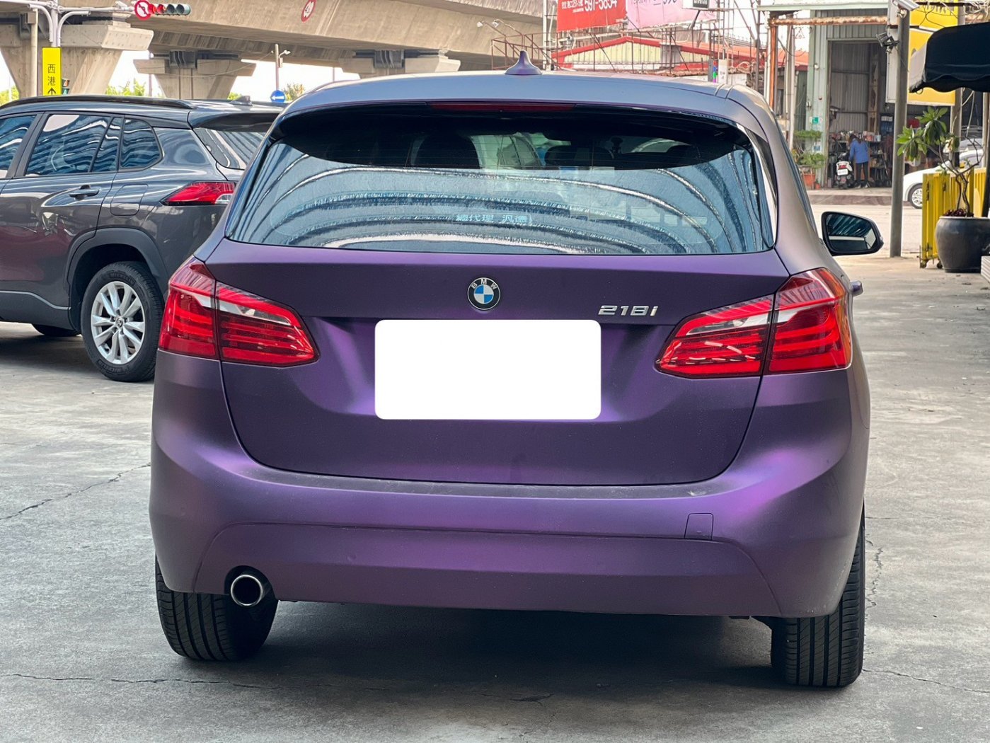 Bmw 寶馬 ／ 2-Series ／ 2015年 ／ 2015年 BMW 218i 紫色 寶馬中古車 ／ 高拍