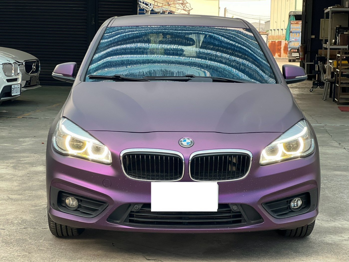 Bmw 寶馬 ／ 2-Series ／ 2015年 ／ 2015年 BMW 218i 紫色 寶馬中古車 ／ 高拍