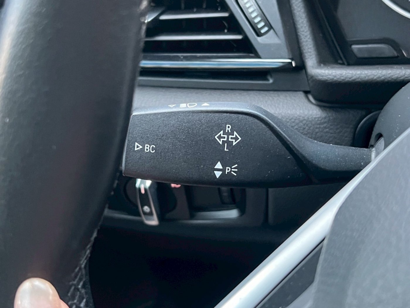 Bmw 寶馬 ／ 2-Series ／ 2015年 ／ 2015年 BMW 218i 紫色 寶馬中古車 ／ 高拍