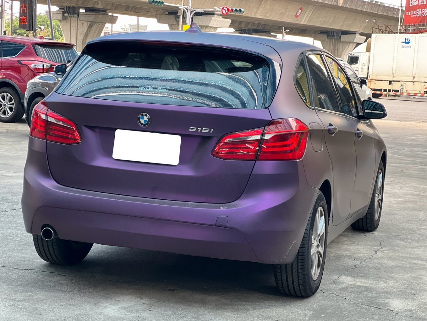 Bmw 寶馬 ／ 2-Series ／ 2015年 ／ 2015年 BMW 218i 紫色 寶馬中古車 ／ 高拍