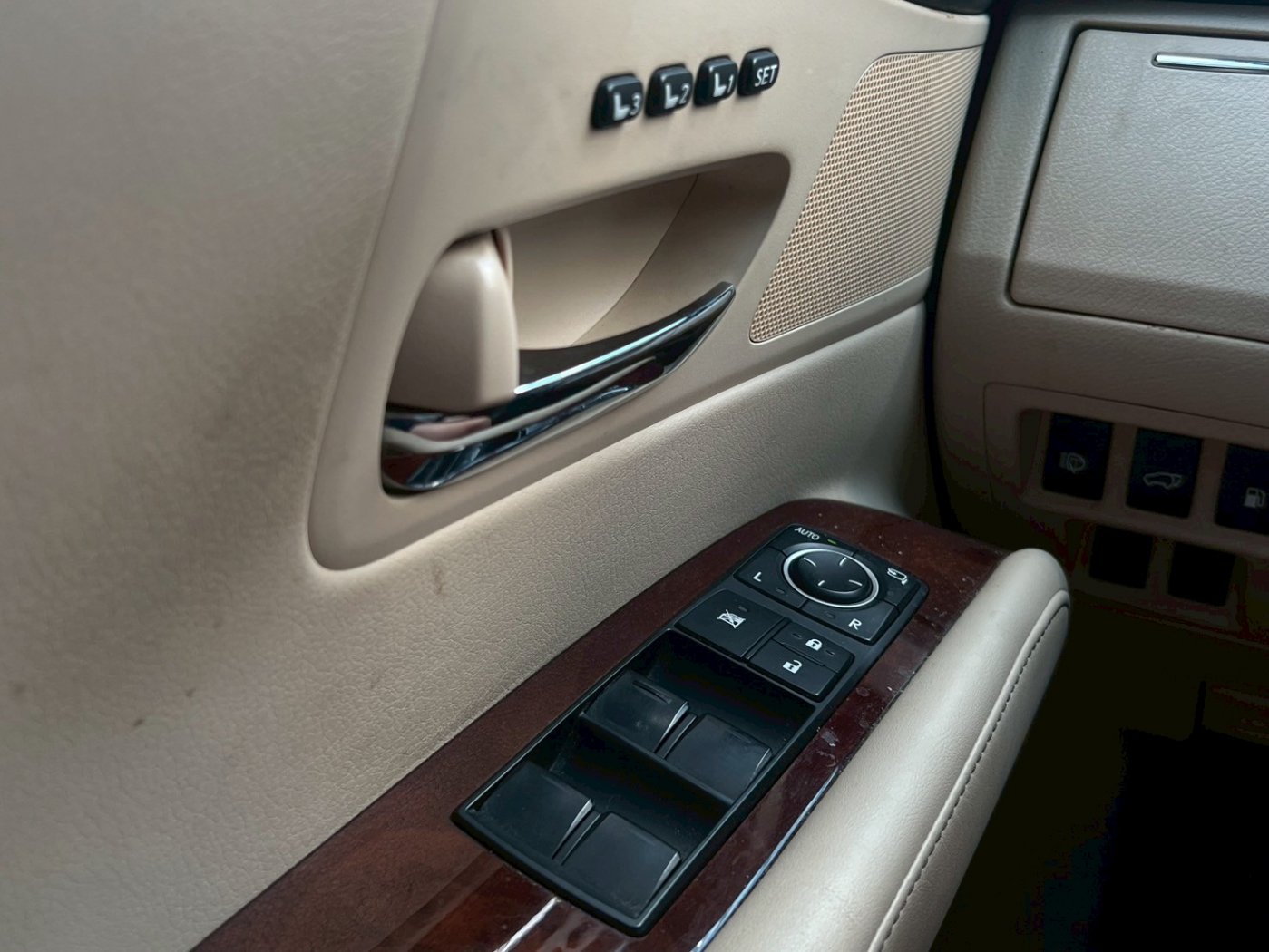 Lexus 凌志 ／ RX 系列 ／ 2015年 ／ 2015年Lexus RX350 銀色 凌志中古車 ／ 九肇匯元汽車 (台南)