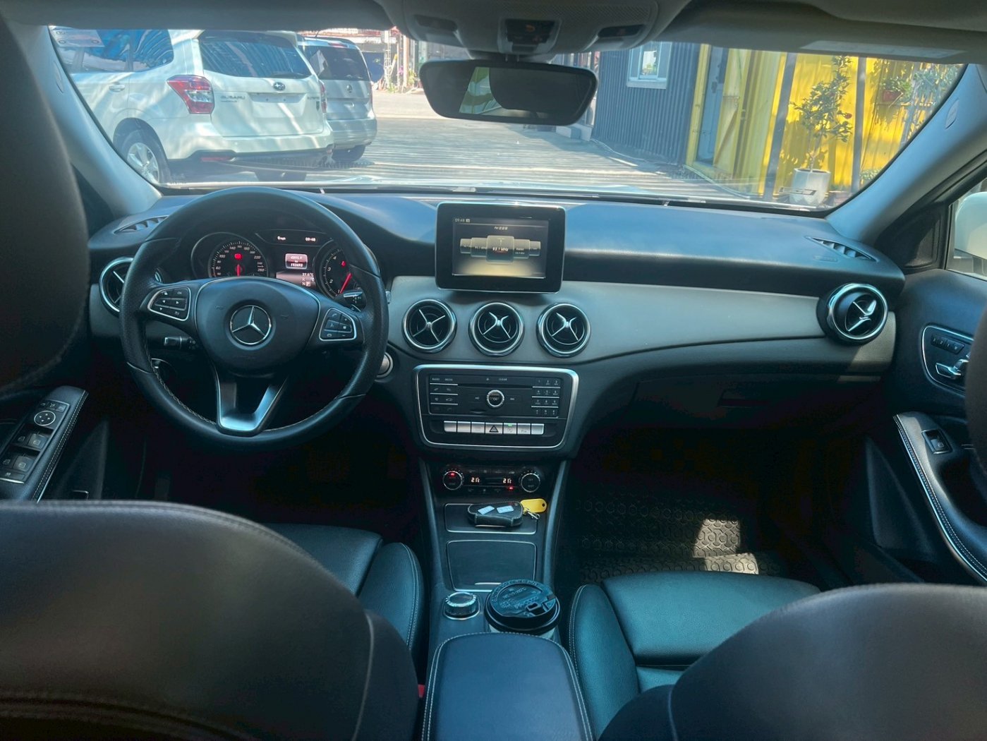 Benz 賓士 ／ CLA-Class ／ 2017年 ／ 2017年 Benz GLA200 白色 賓士中古車 ／ 九肇匯元汽車 (台南)