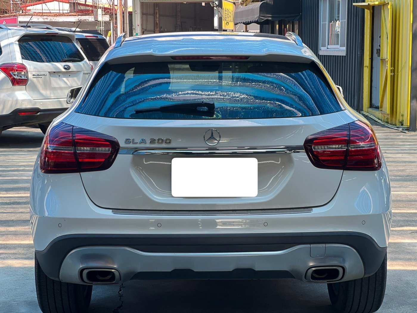Benz 賓士 ／ CLA-Class ／ 2017年 ／ 2017年 Benz GLA200 白色 賓士中古車 ／ 九肇匯元汽車 (台南)