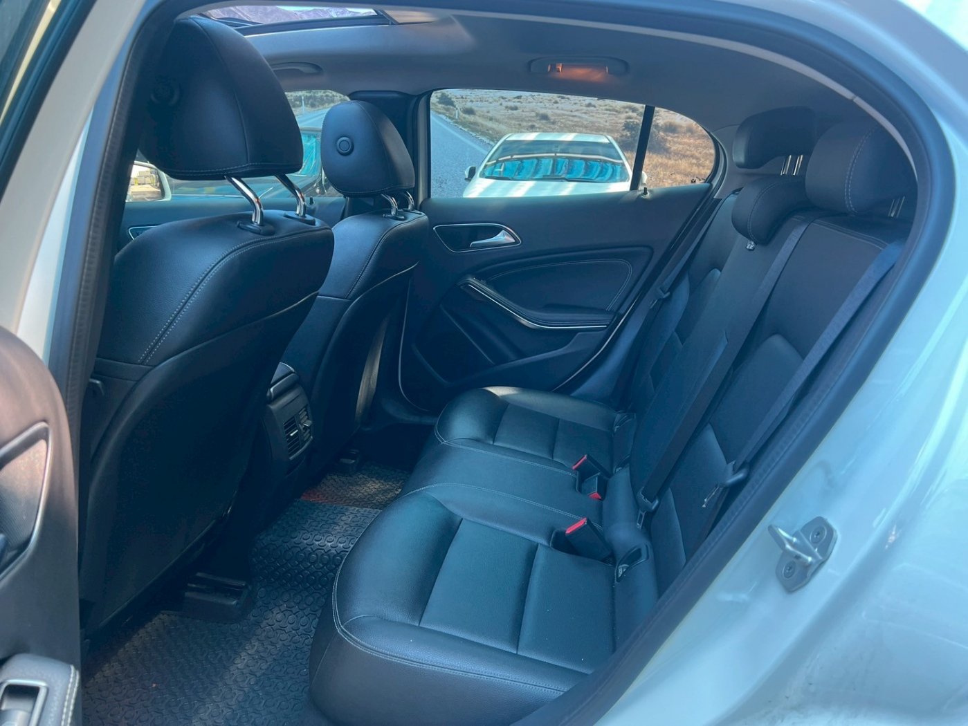 Benz 賓士 ／ CLA-Class ／ 2017年 ／ 2017年 Benz GLA200 白色 賓士中古車 ／ 九肇匯元汽車 (台南)