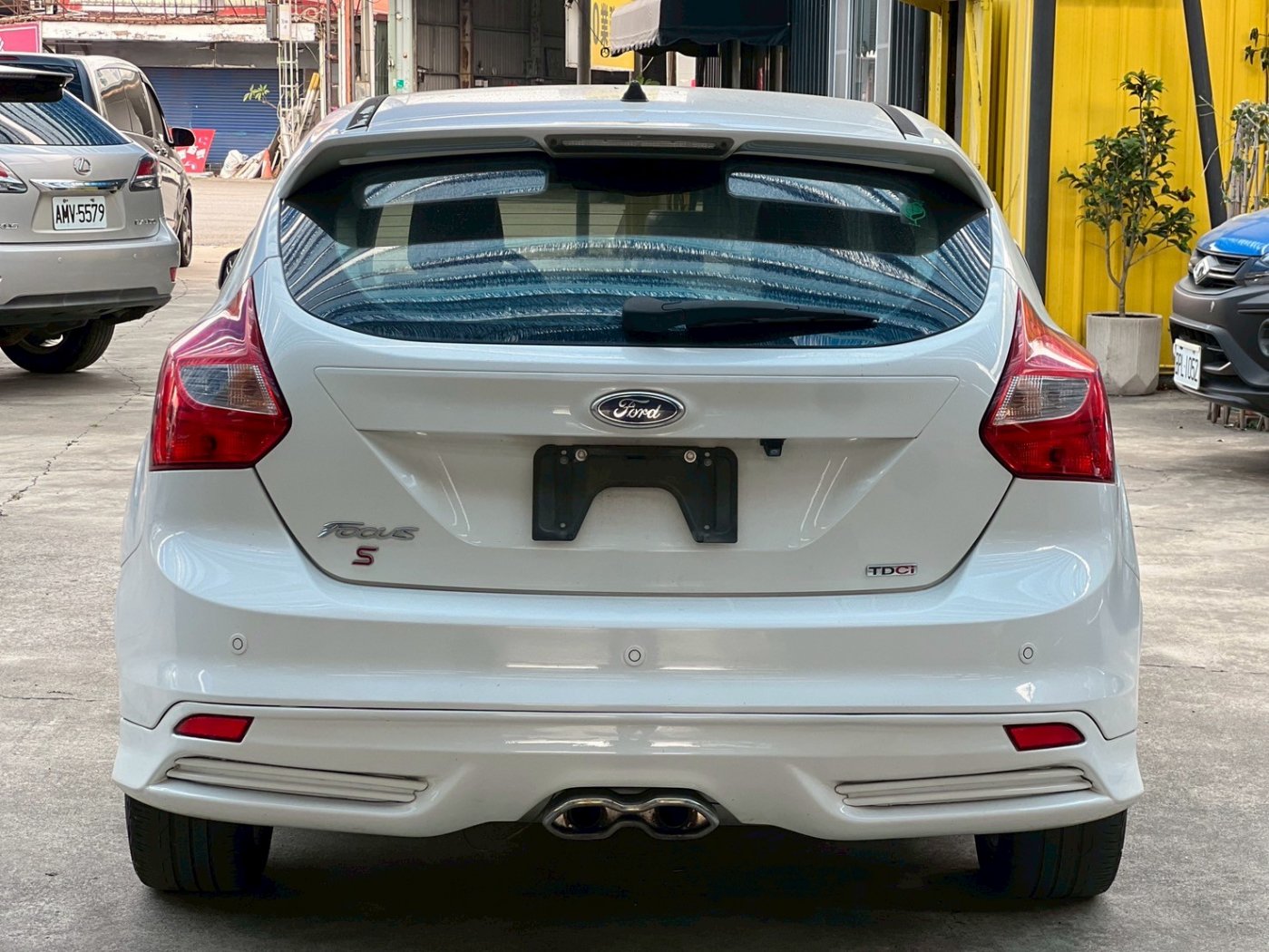 Ford 福特 ／ Focus ／ 2013年 ／ 2013年 Ford Focus 白色 福特中古車 ／ 九肇匯元汽車 (台南)