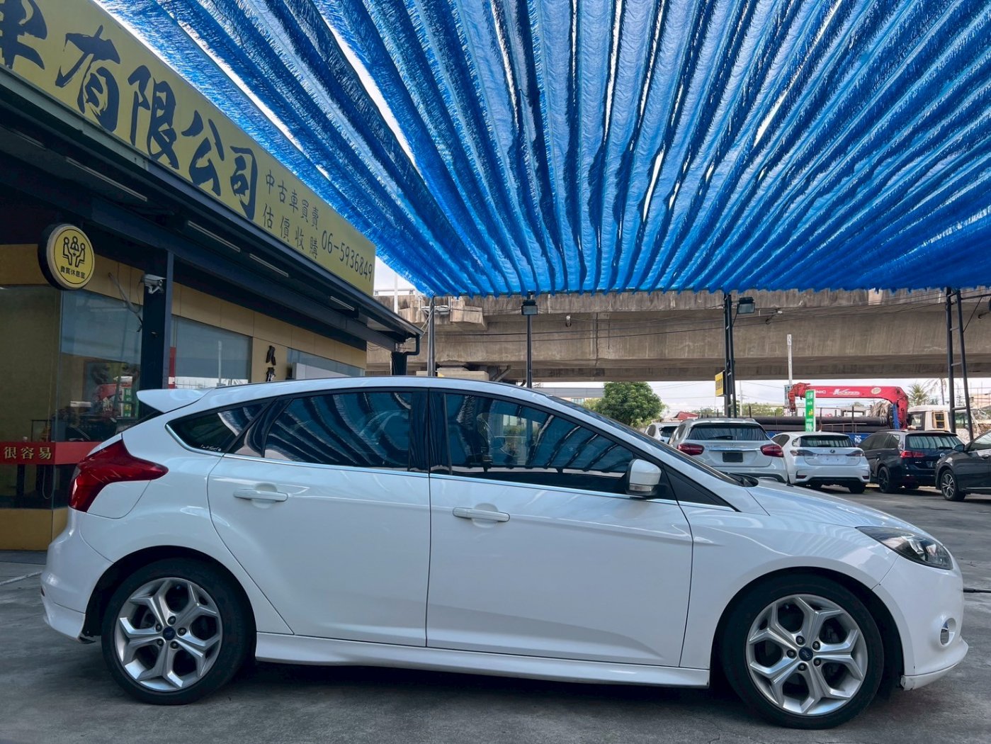 Ford 福特 ／ Focus ／ 2013年 ／ 2013年 Ford Focus 白色 福特中古車 ／ 九肇匯元汽車 (台南)