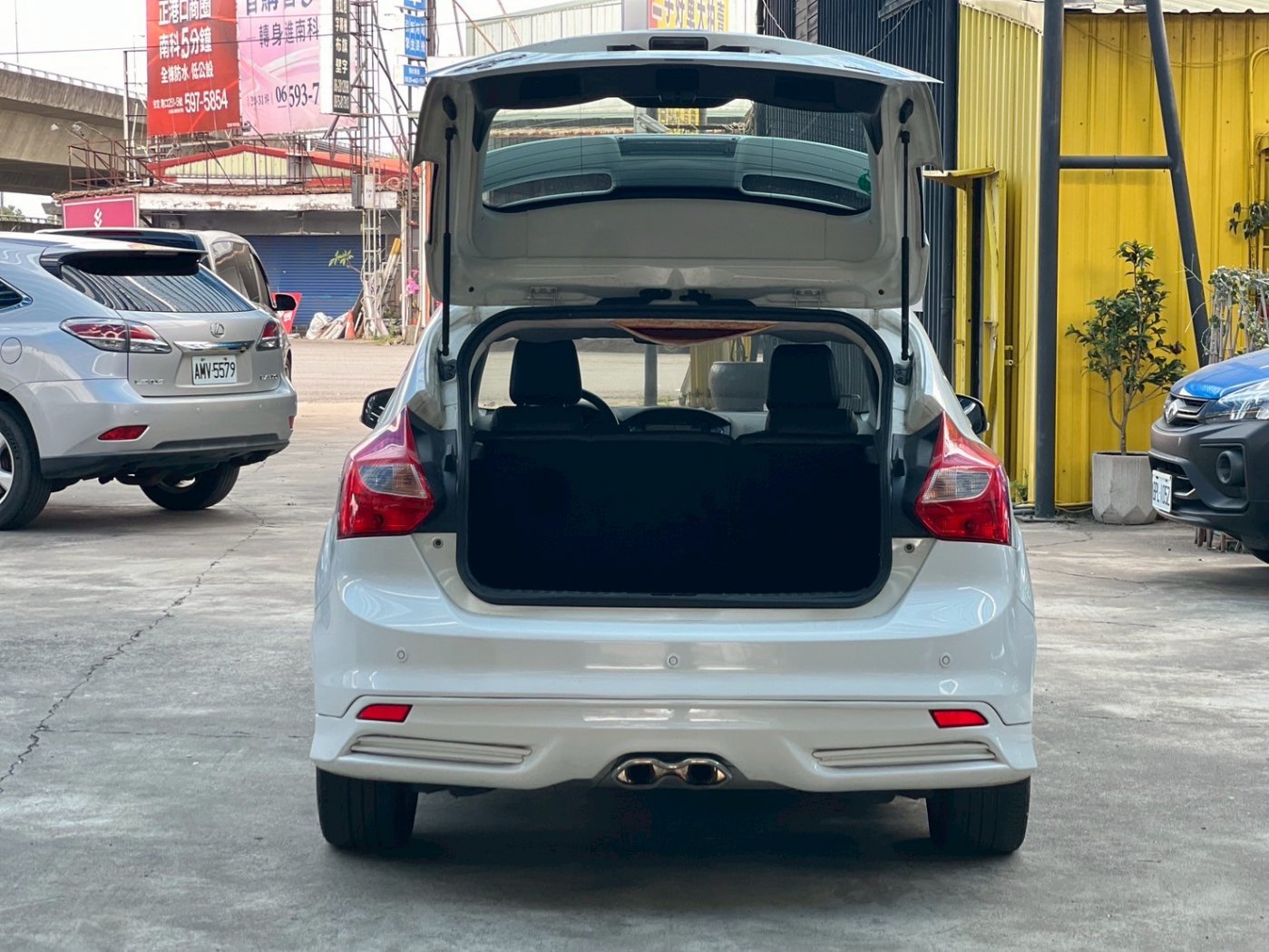 Ford 福特 ／ Focus ／ 2013年 ／ 2013年 Ford Focus 白色 福特中古車 ／ 九肇匯元汽車 (台南)